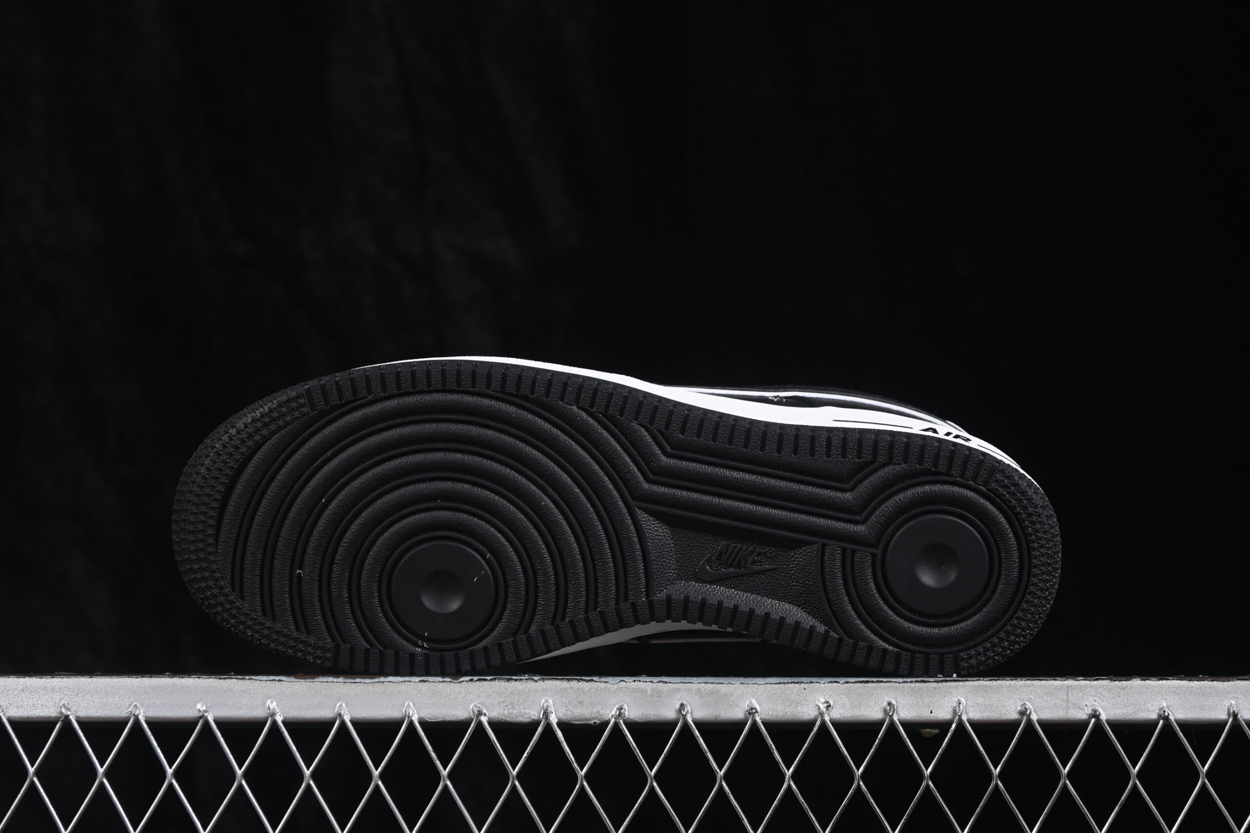 Nike Air Force 1 '07 Premium Black White Metallic Dark Grey — изображение 4
