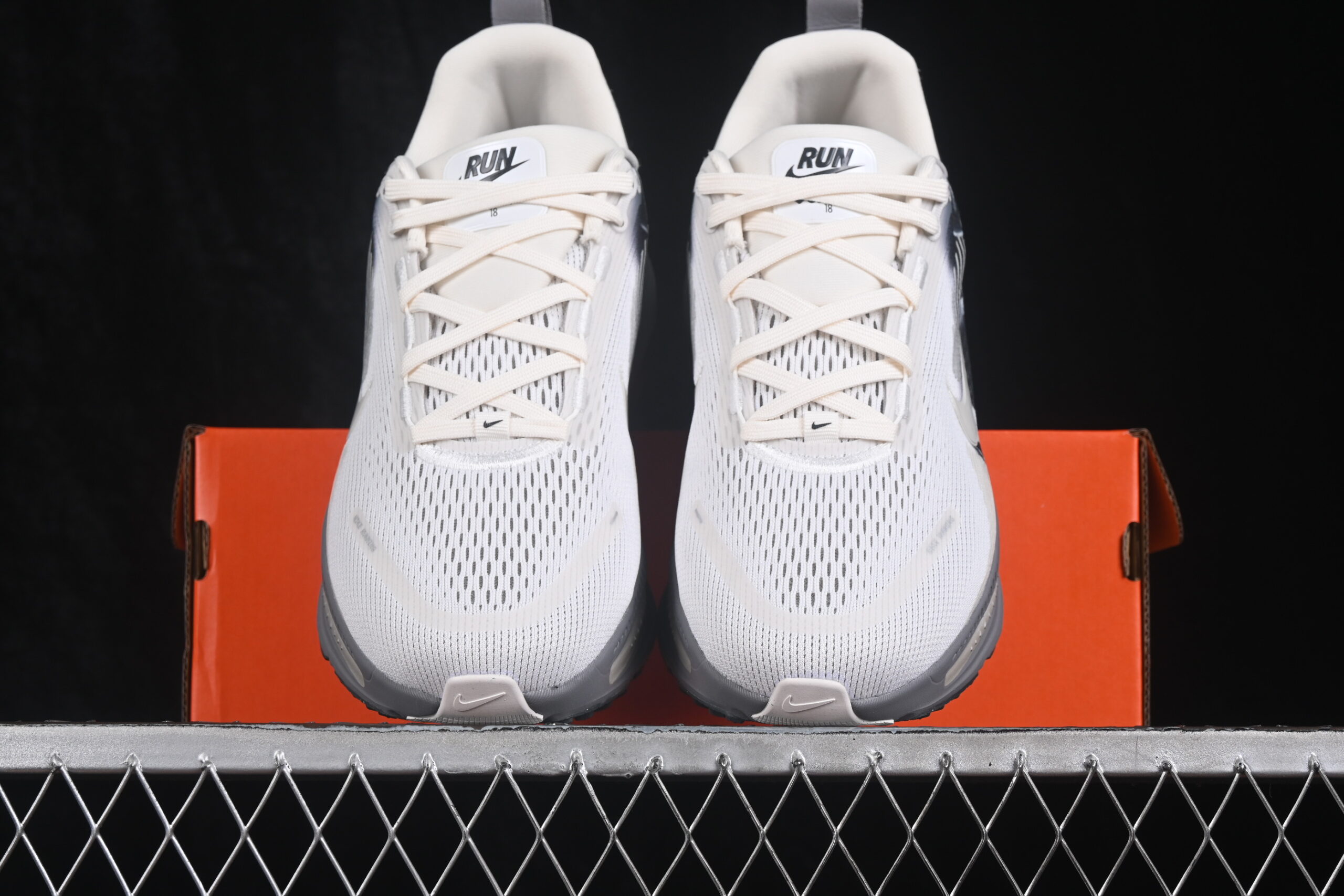 Nike Vomero 18 SE Anthracite — изображение 6