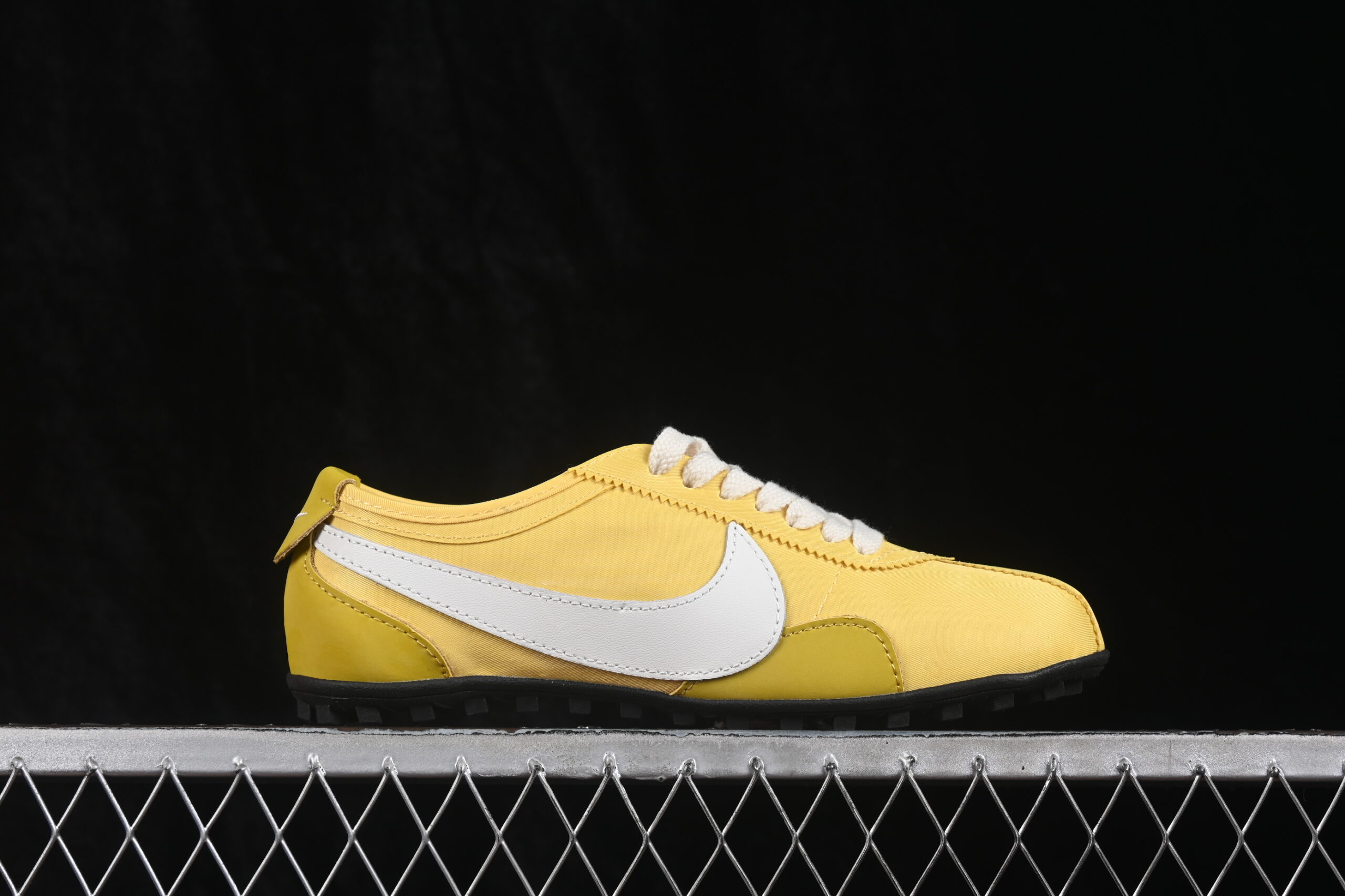 Nike Moon Shoe OG SP Women's - Soft Yellow — изображение 2