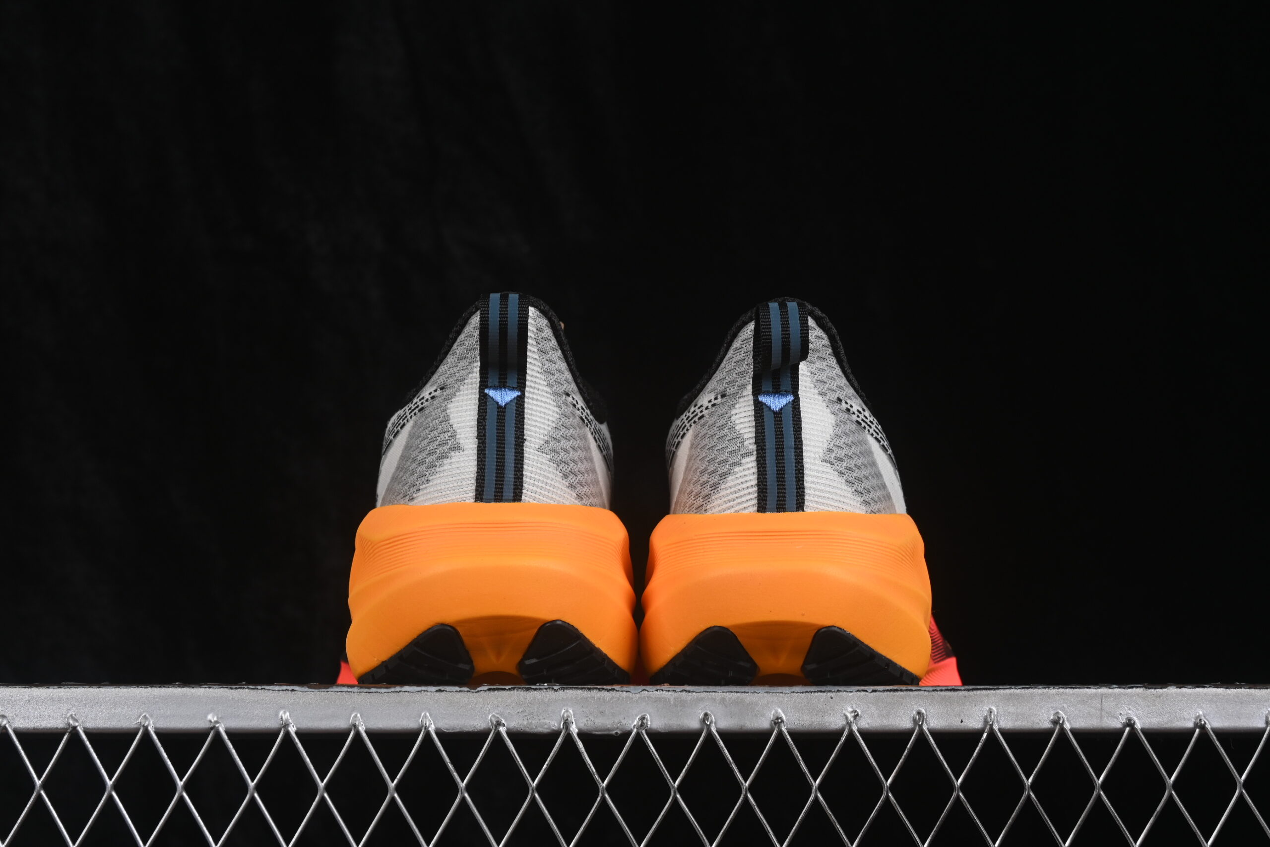 ASICS Novablast 5 CP Dawn Till Dusk Series — изображение 4
