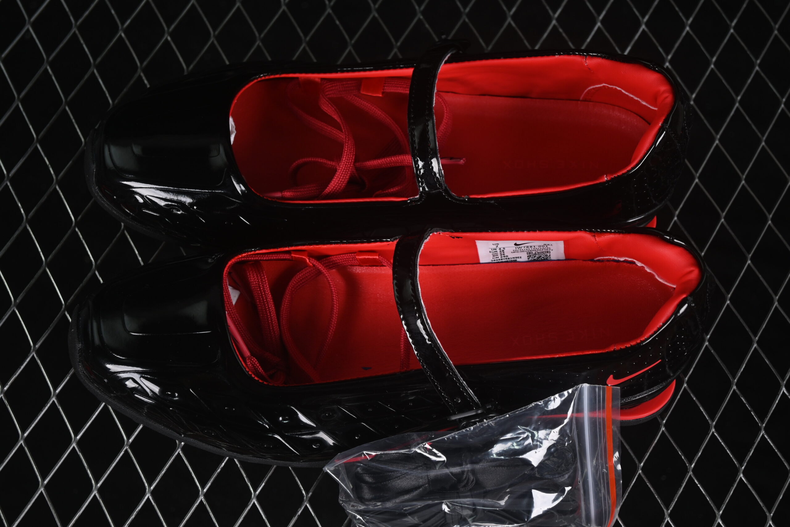 LABELHOOD x Nike Wmns Shox Z Calistra Black University Red — изображение 6