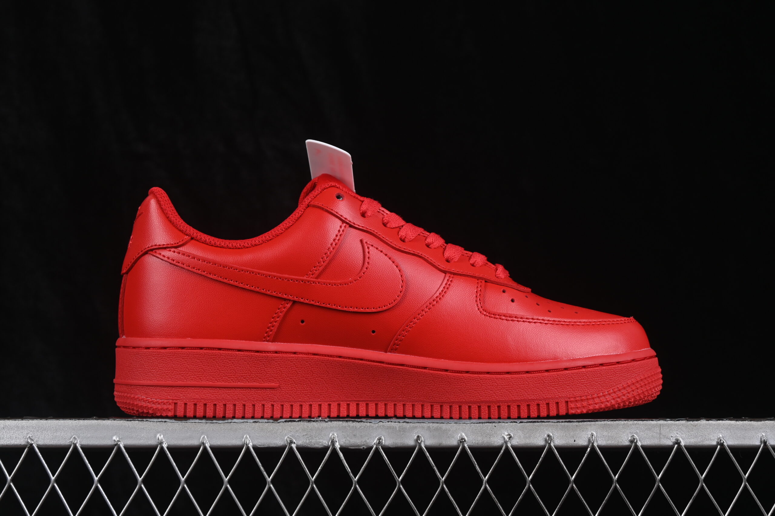 Nike Air Force 1 Low Triple Red — изображение 2