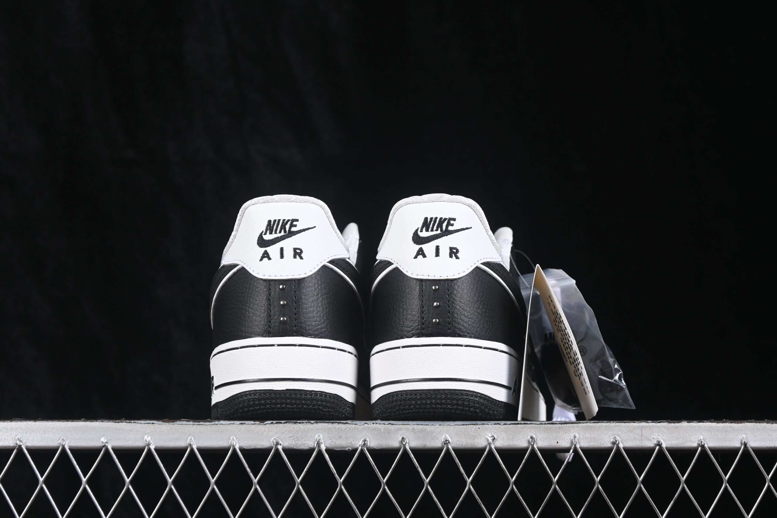 Nike Air Force 1 '07 Premium Black White Metallic Dark Grey — изображение 3