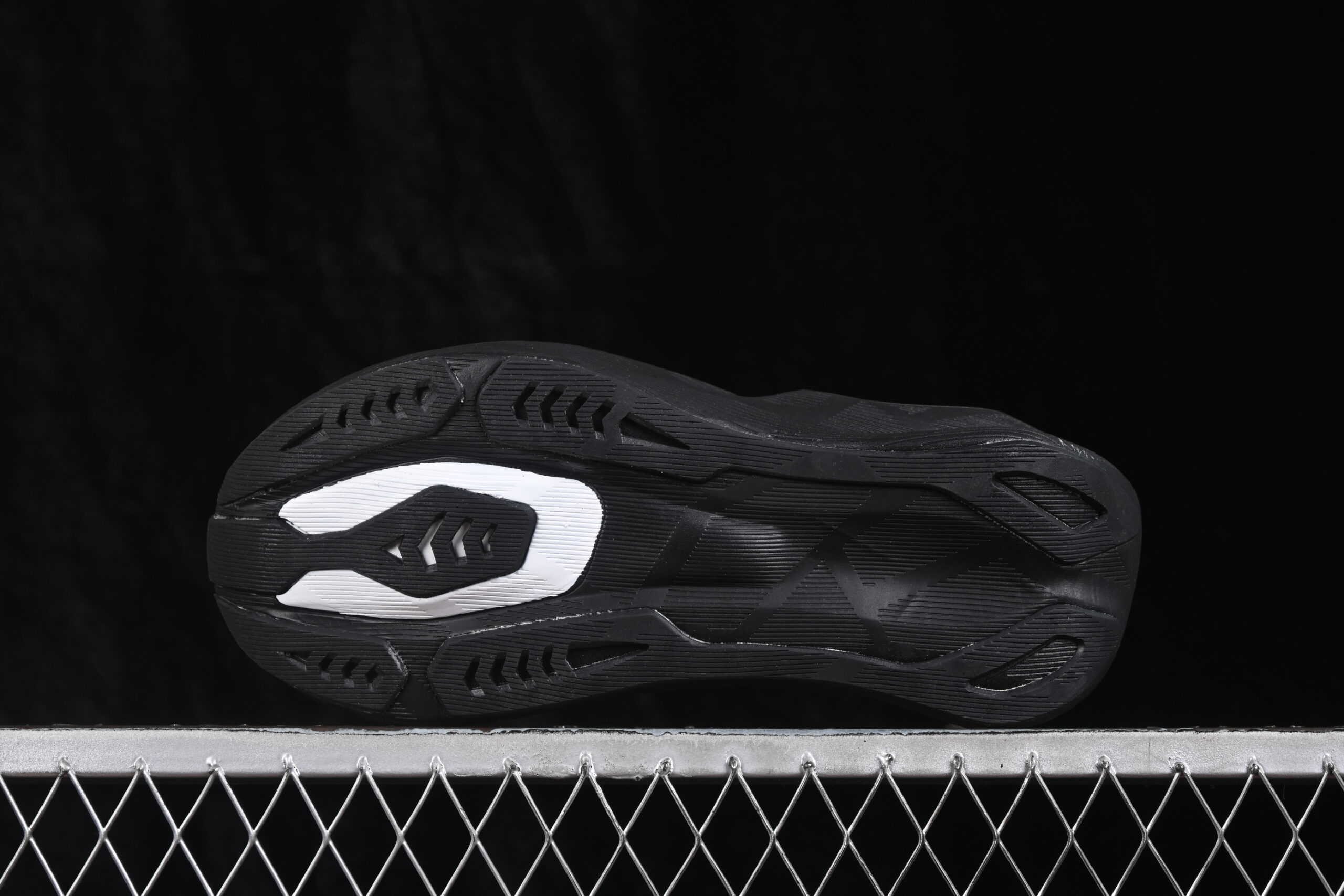 ASICS Novablast 6 Black — изображение 4