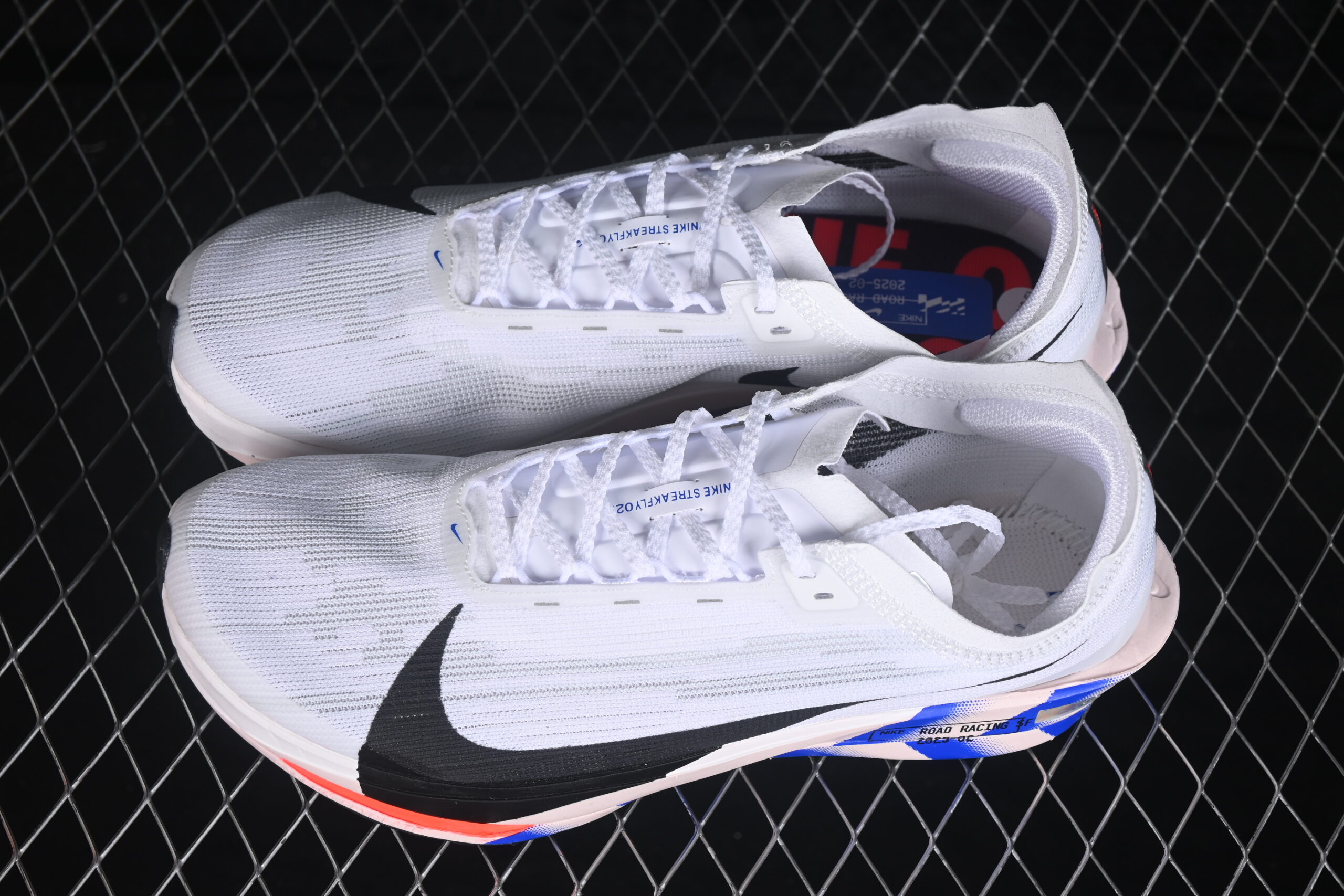 Nike Streakfly 2 White Racer Blue Bright Crimson Black — изображение 3