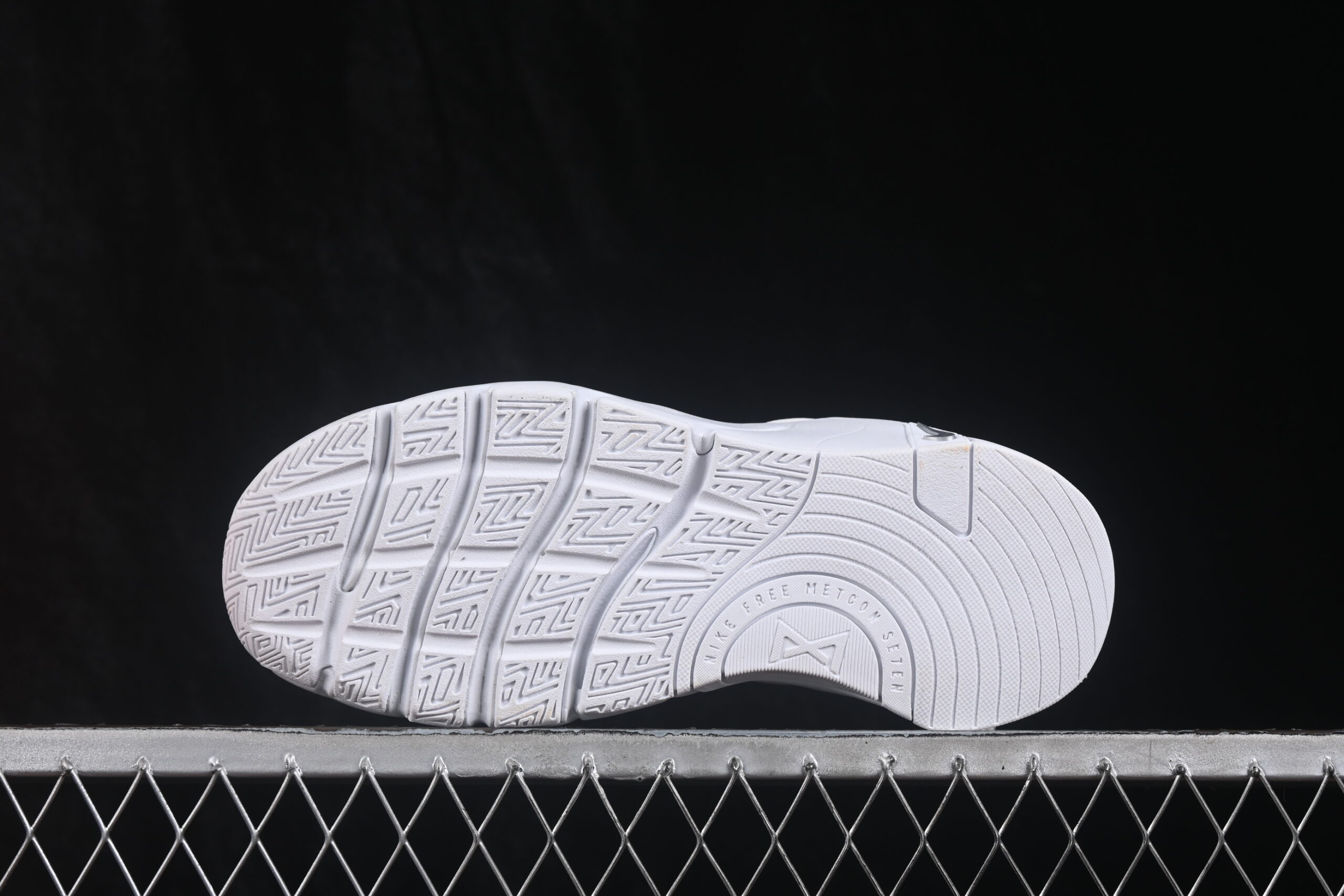 Nike Wmns Free Metcon 7 White Metallic Silver — изображение 4