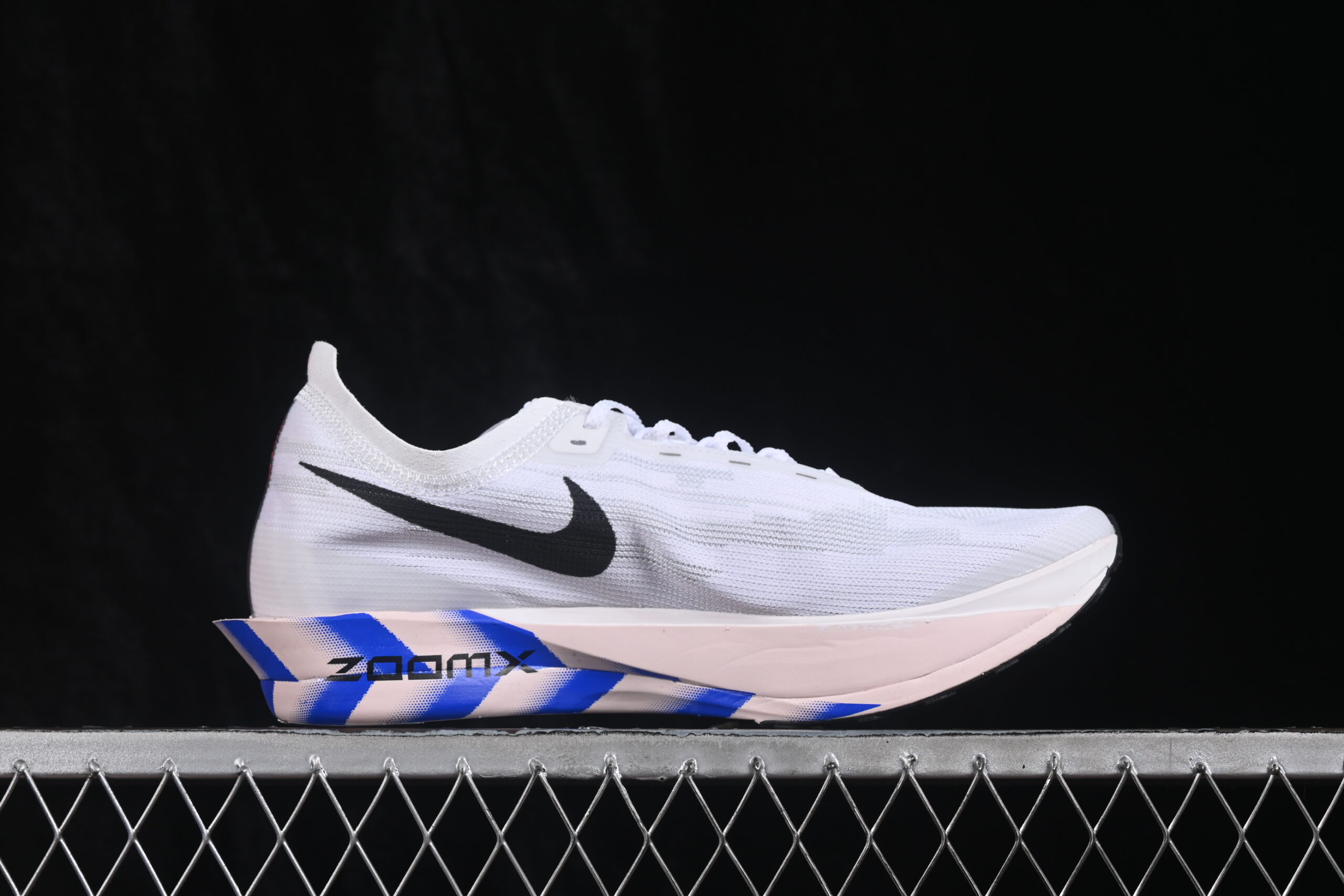Nike Streakfly 2 White Racer Blue Bright Crimson Black — изображение 2