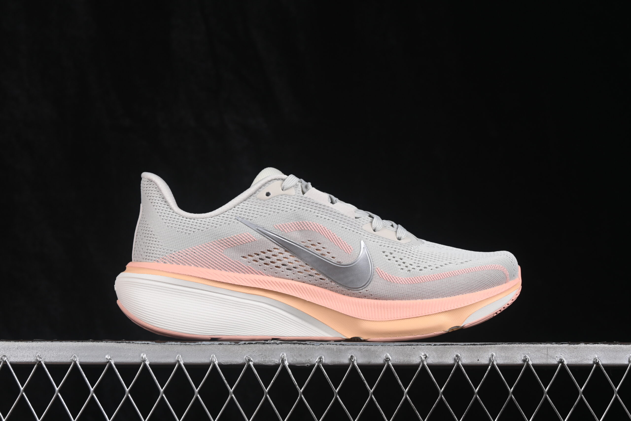 Nike Wmns Air Zoom Pegasus 42 Light Bone — изображение 2