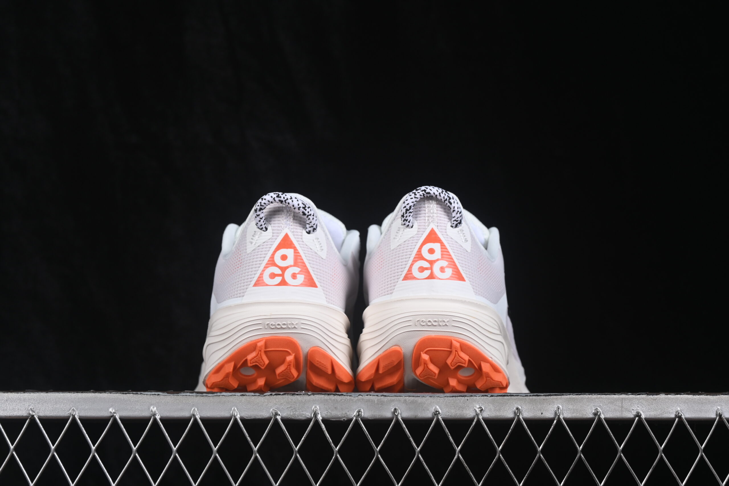 Nike ACG Pegasus Trail Summit White Orange — изображение 3
