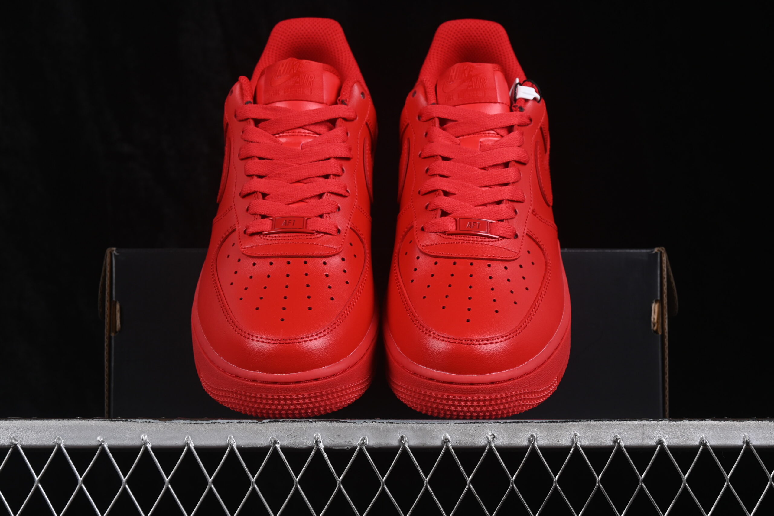 Nike Air Force 1 Low Triple Red — изображение 6