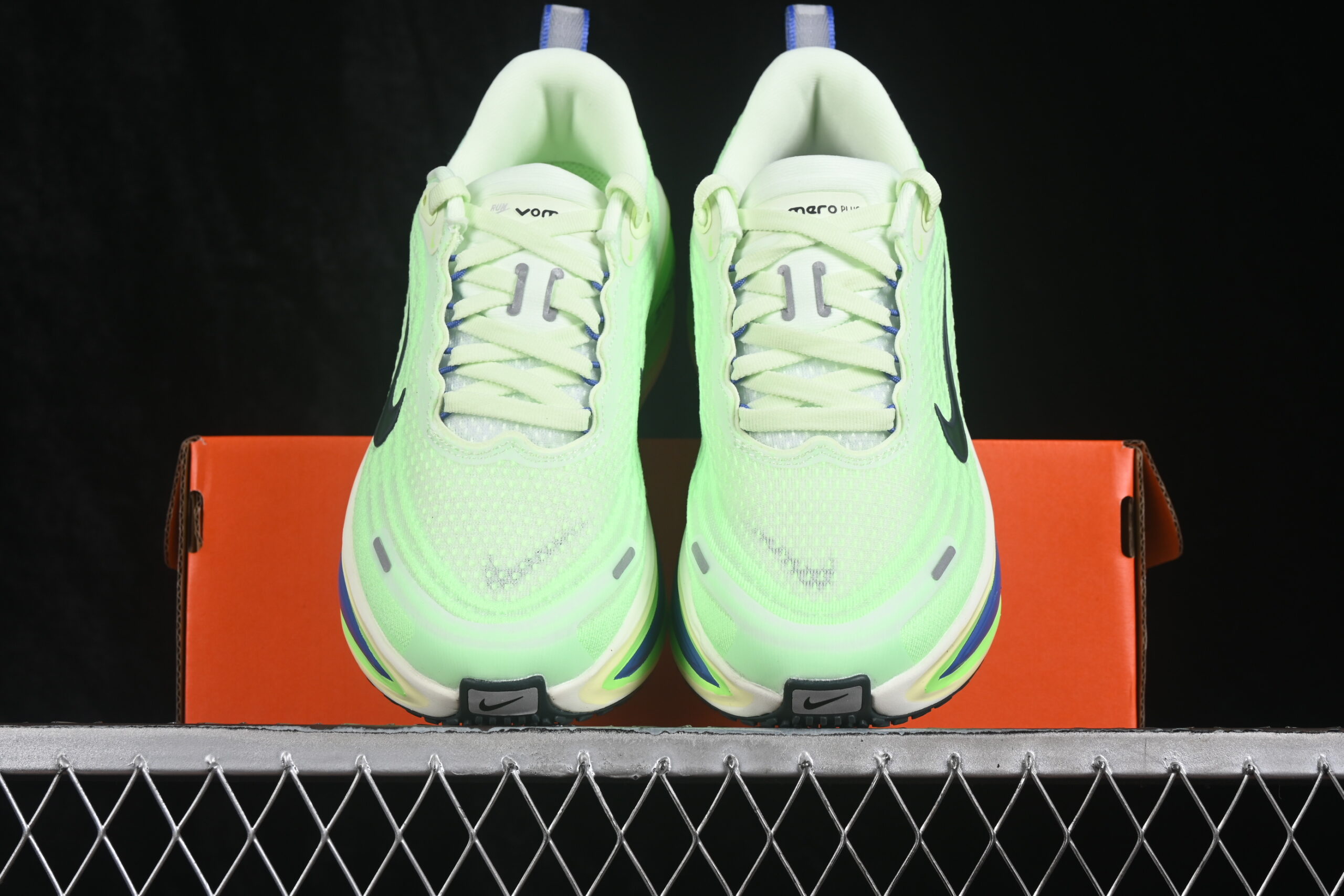 Nike Vomero Plus Volt Tint — изображение 4