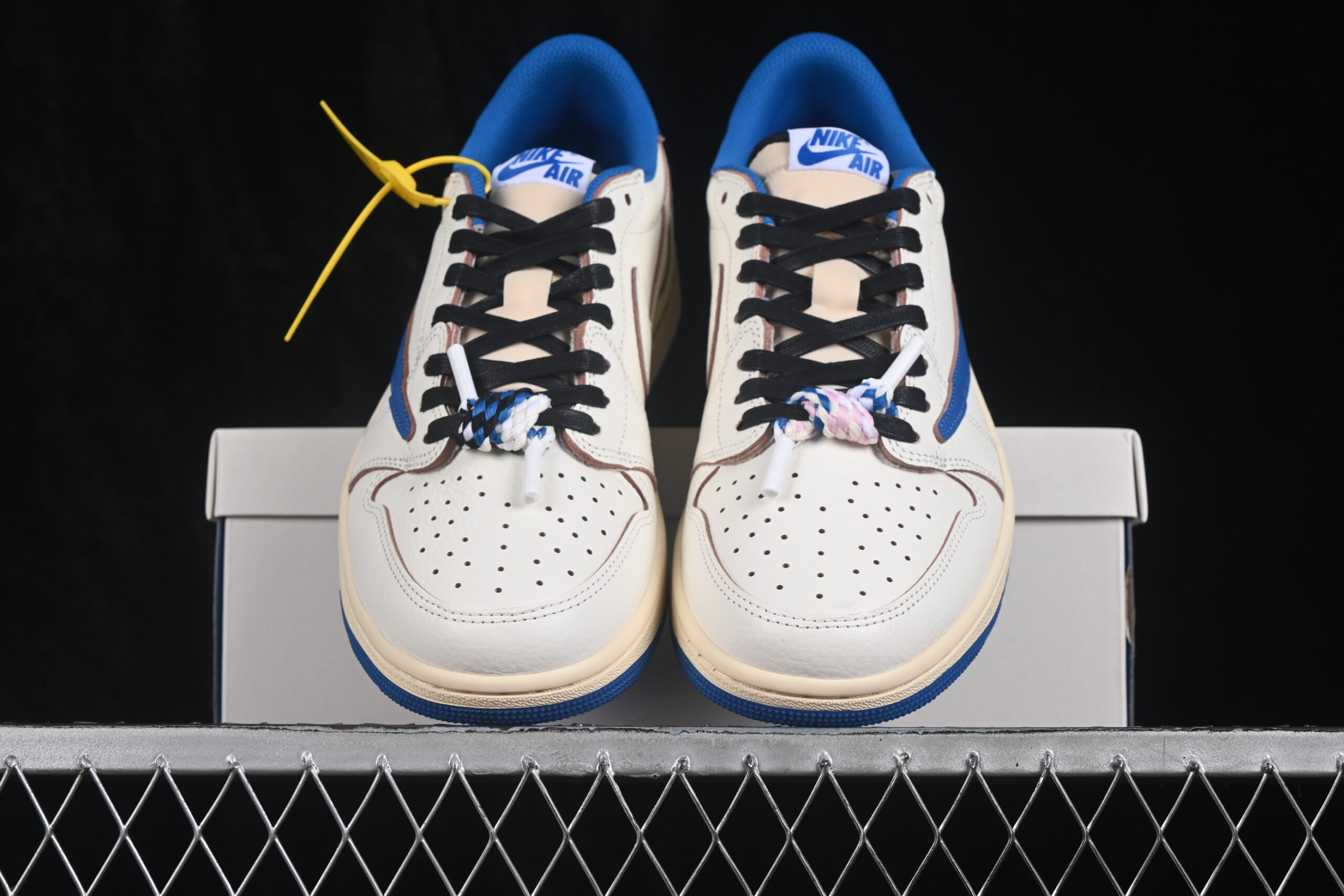 Fragment Design x Travis Scott x Air Jordan 1 Retro Low OG SP Sail Military Blue — изображение 5