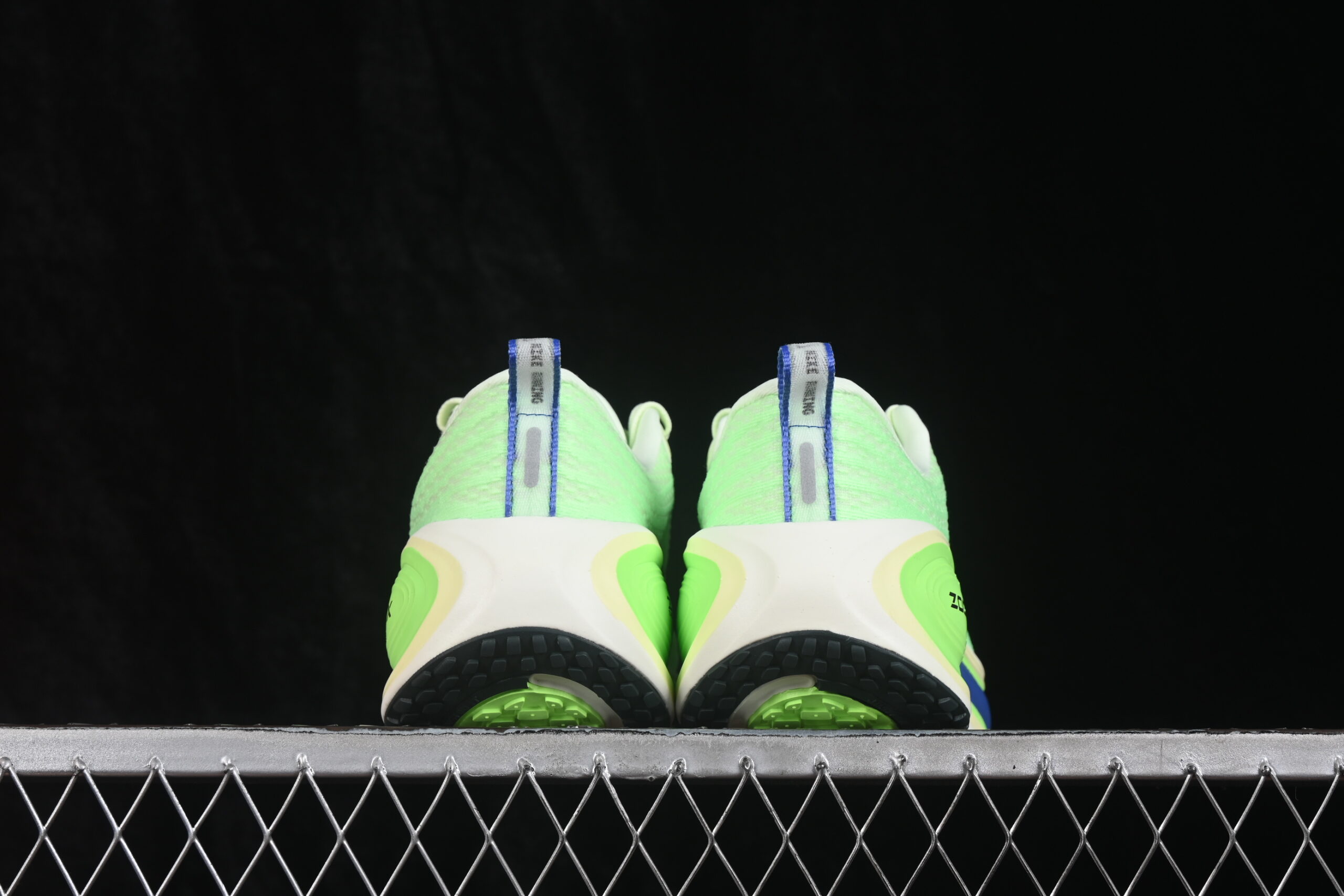 Nike Vomero Plus Volt Tint — изображение 3