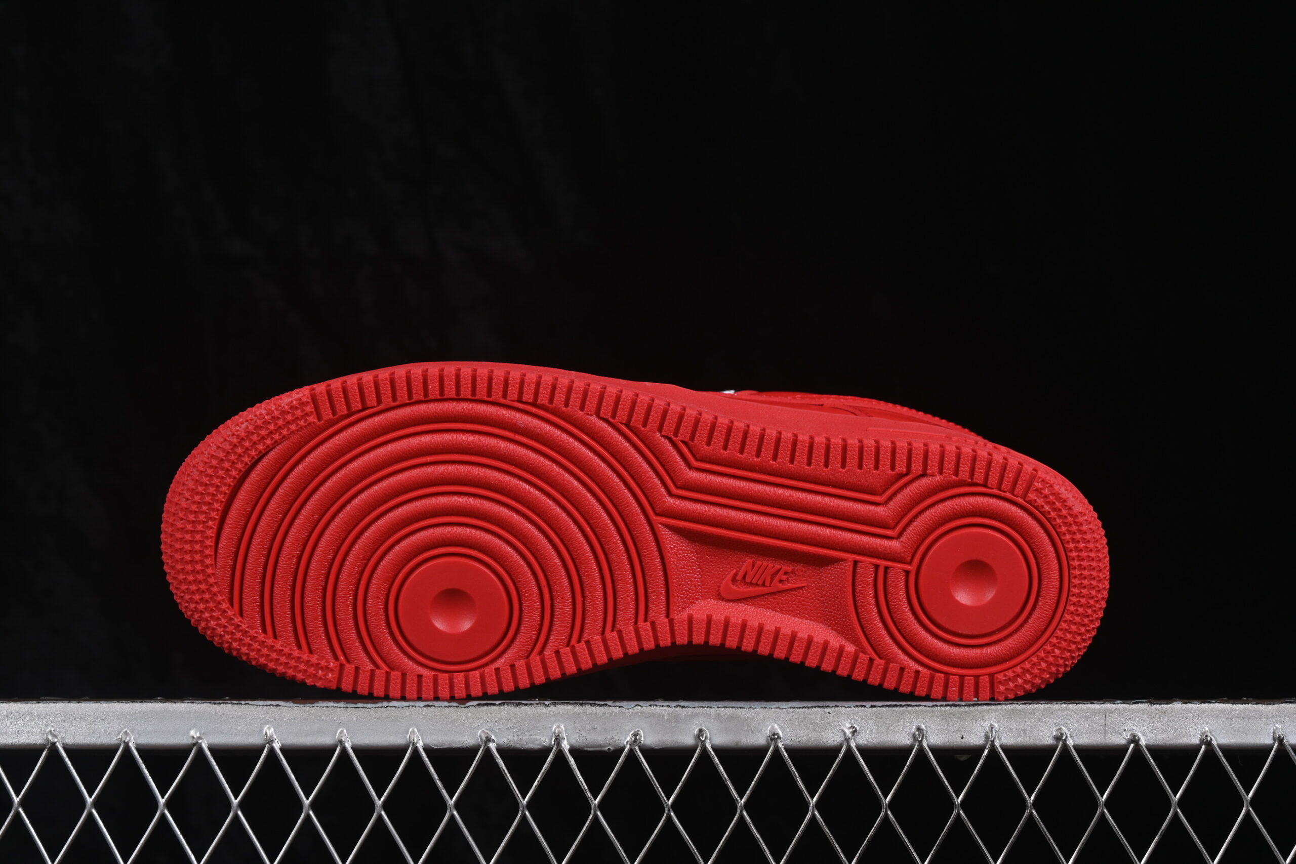 Nike Air Force 1 Low Triple Red — изображение 4