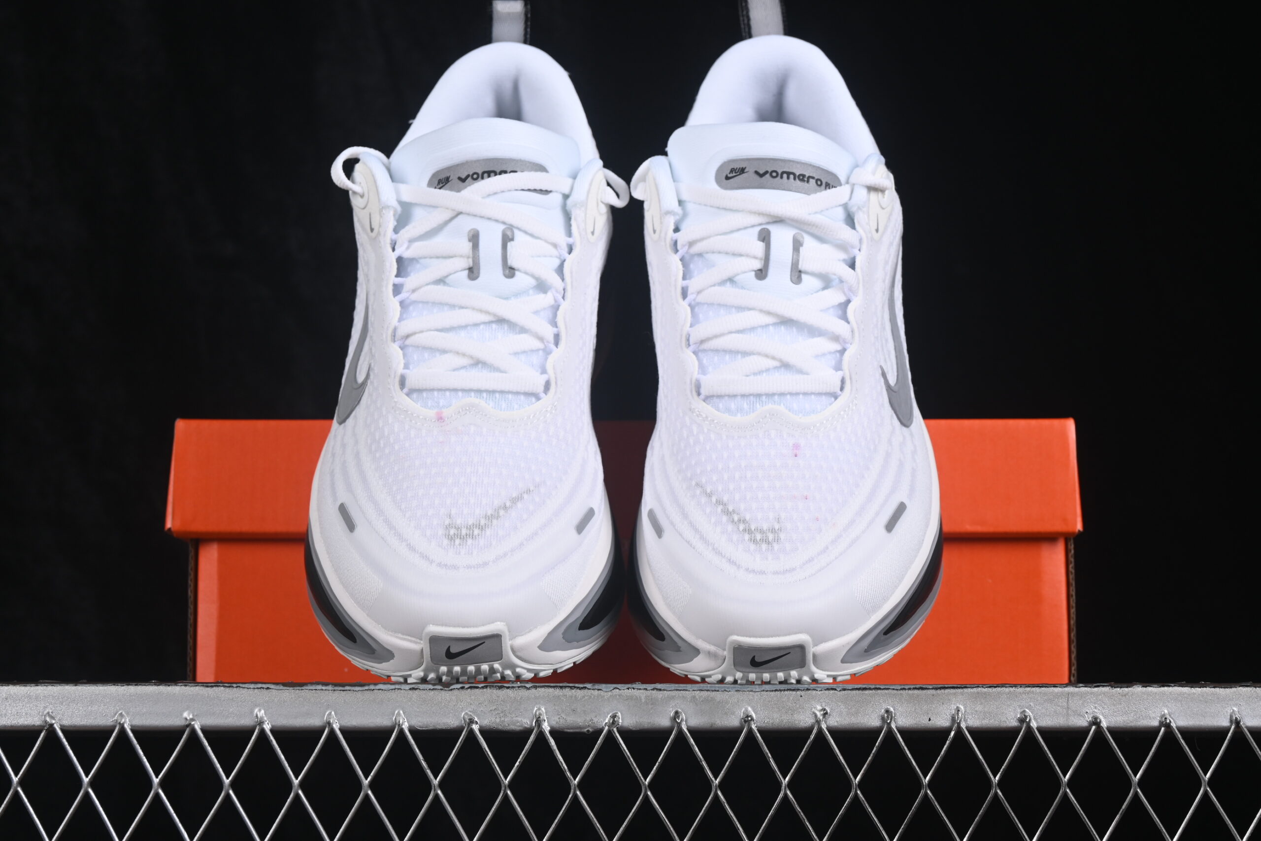 Nike Vomero Plus White Black Cool Grey — изображение 5