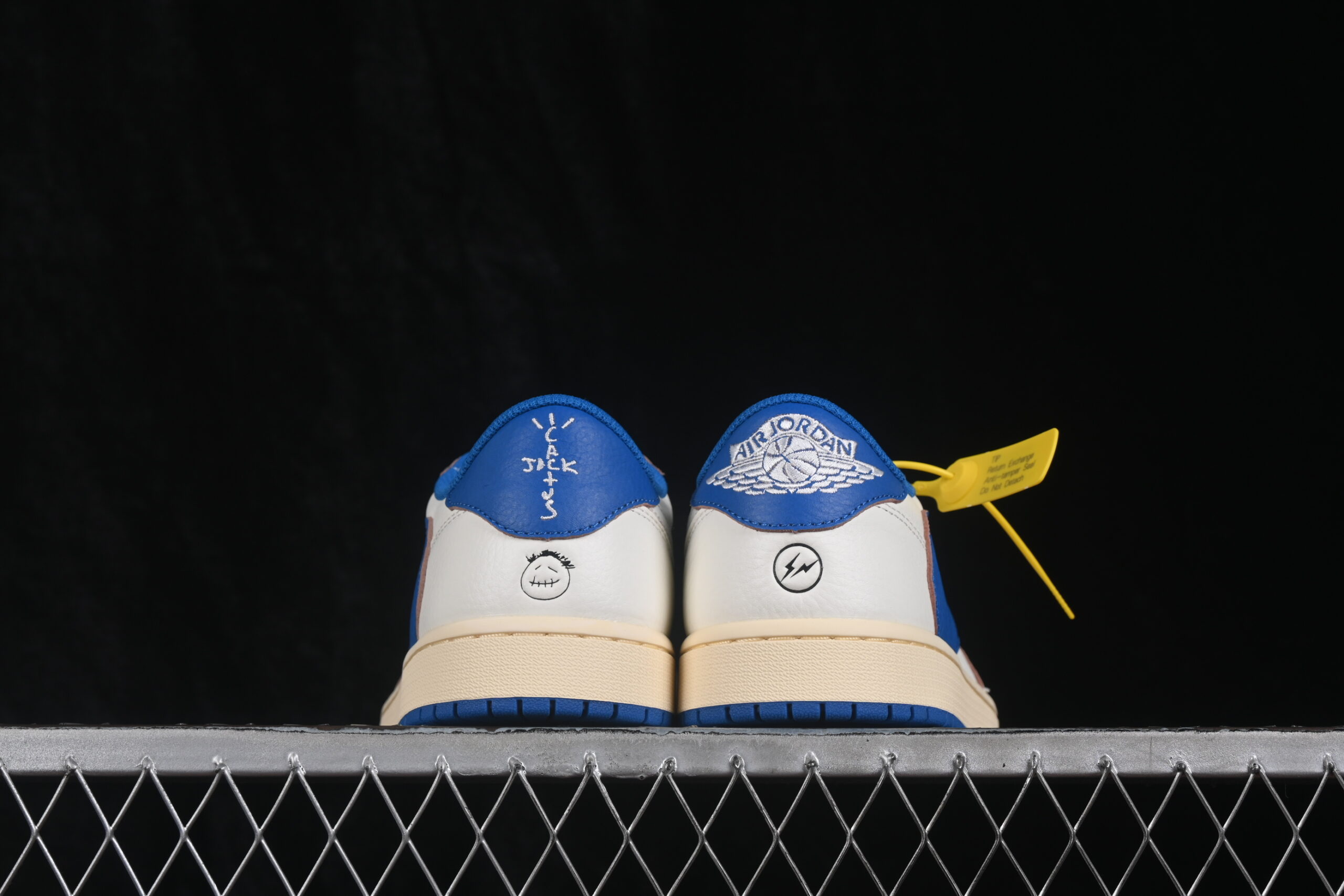 Fragment Design x Travis Scott x Air Jordan 1 Retro Low OG SP Sail Military Blue — изображение 4