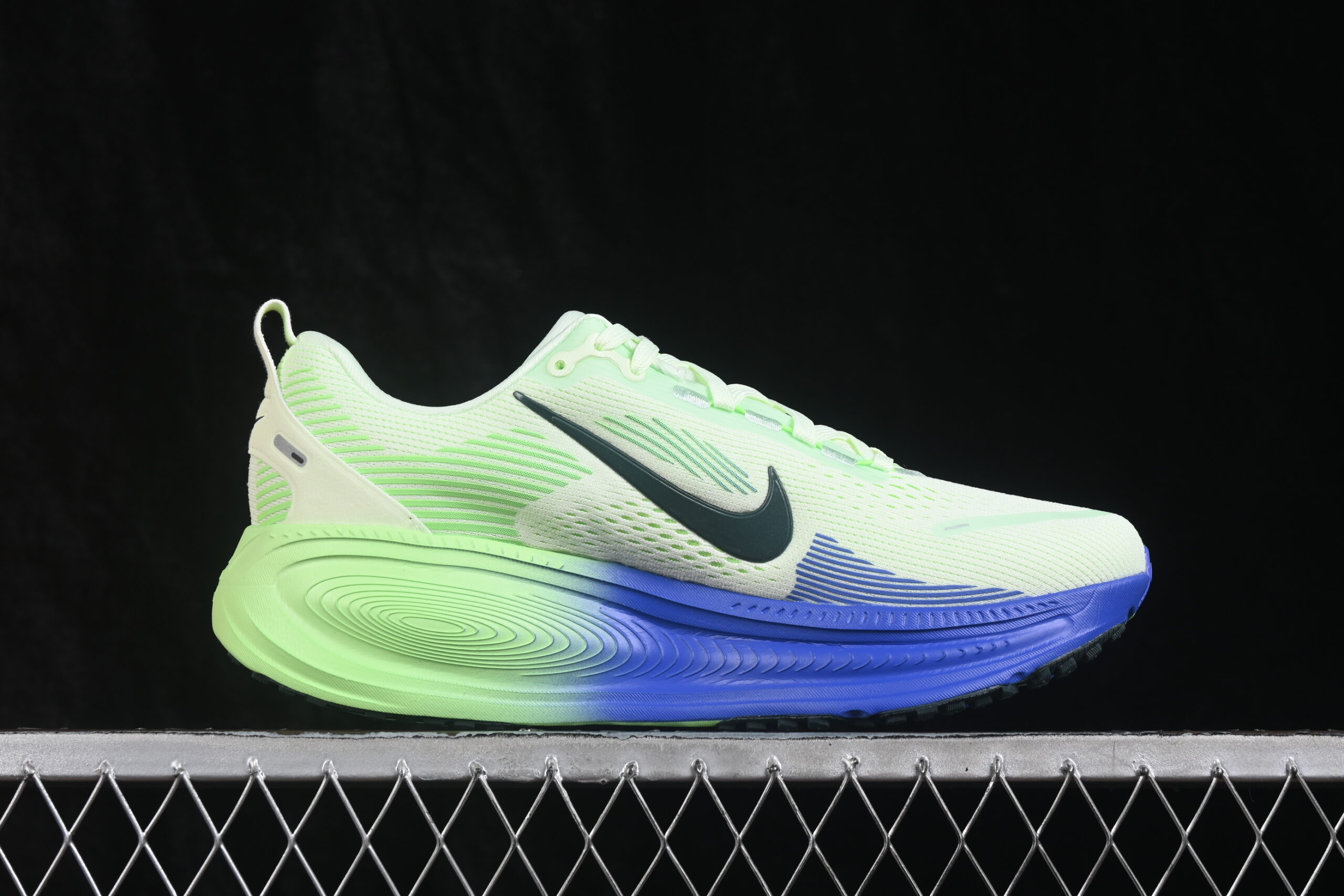 Nike Vomero 18 White Volt Tint — изображение 2