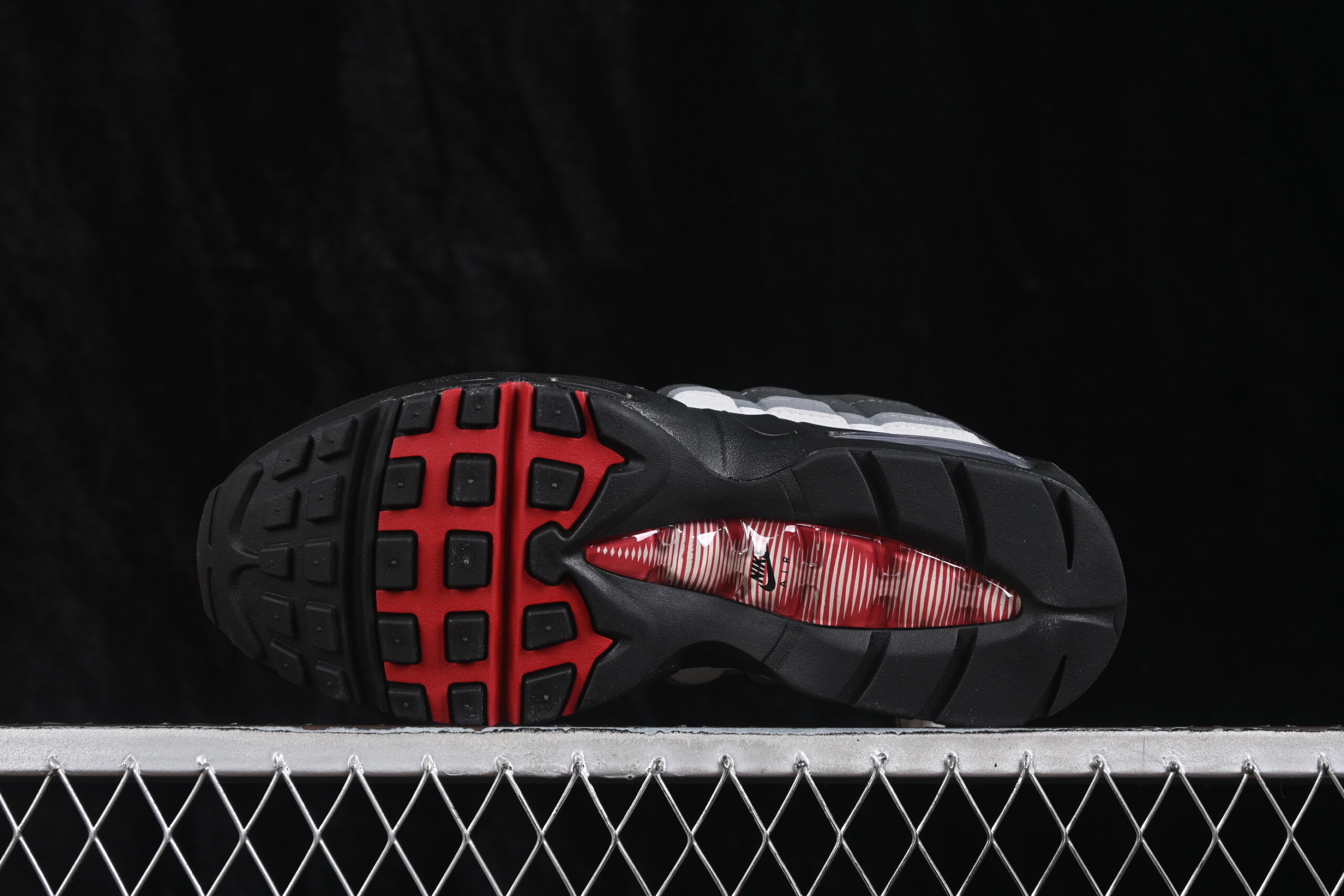 Liverpool F.C. x Nike Air Max 95 OG You’ll Never Walk Alone — изображение 3