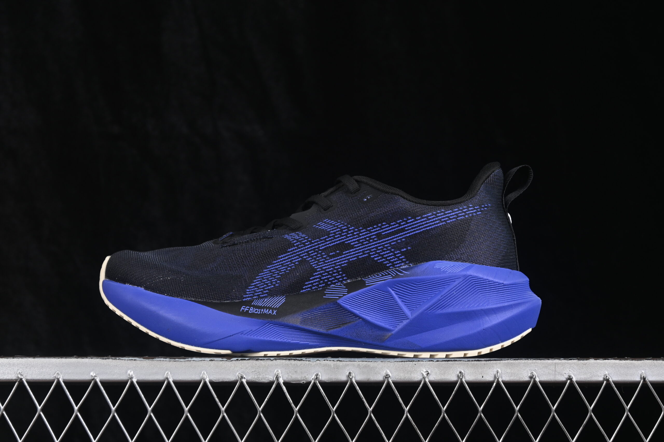 ASICS Novablast 5 Black Cobalt Burst
