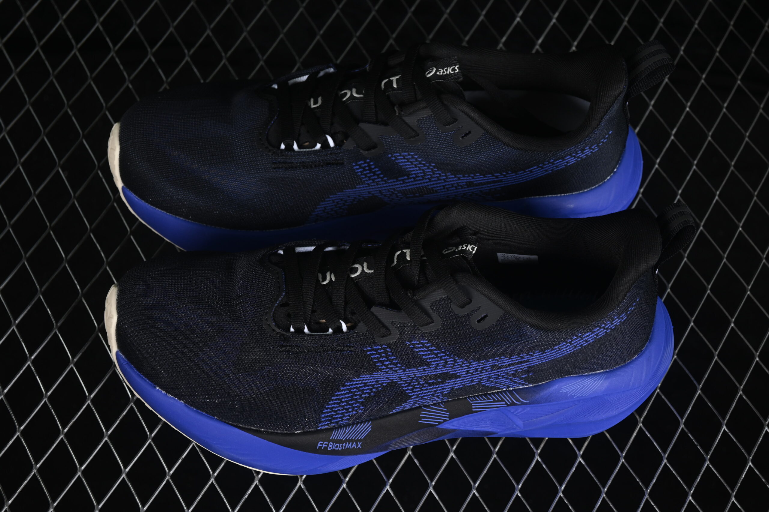 ASICS Novablast 5 Black Cobalt Burst — изображение 6