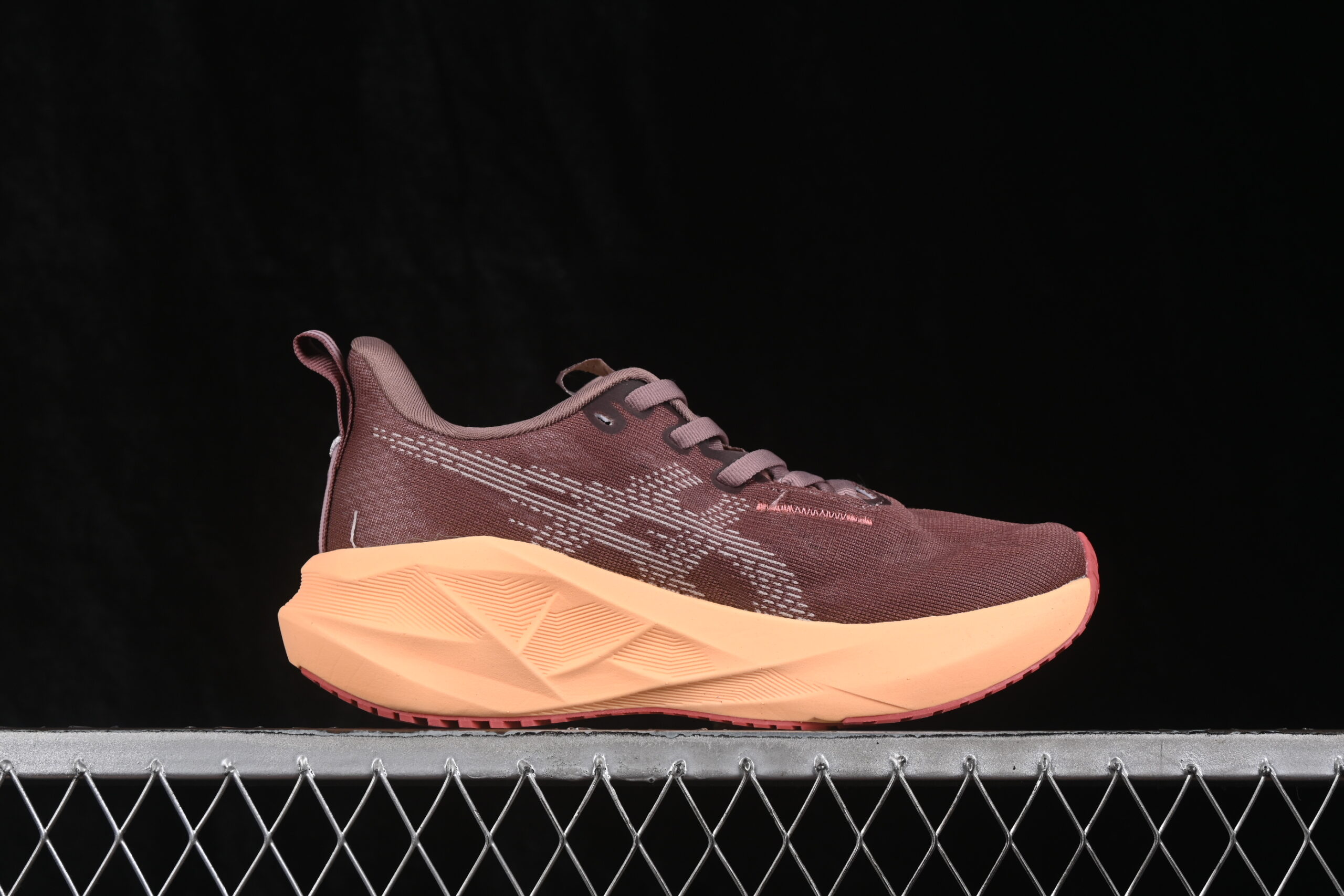 ASICS Novablast 5 Rubble Red — изображение 2